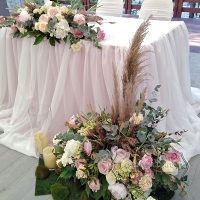 Свадебный президиум и цветами