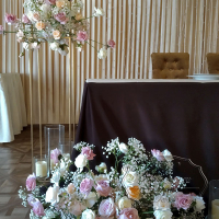 Свадебный президиум с цветами